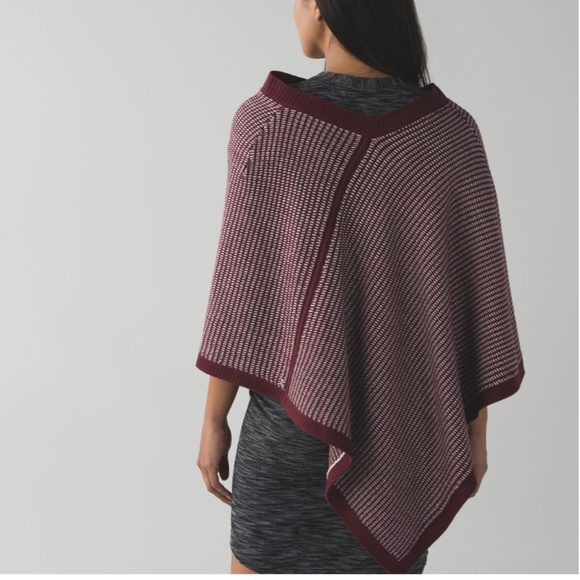 Lululemon On The Go Scarf/Poncho - Picture 2 of 8